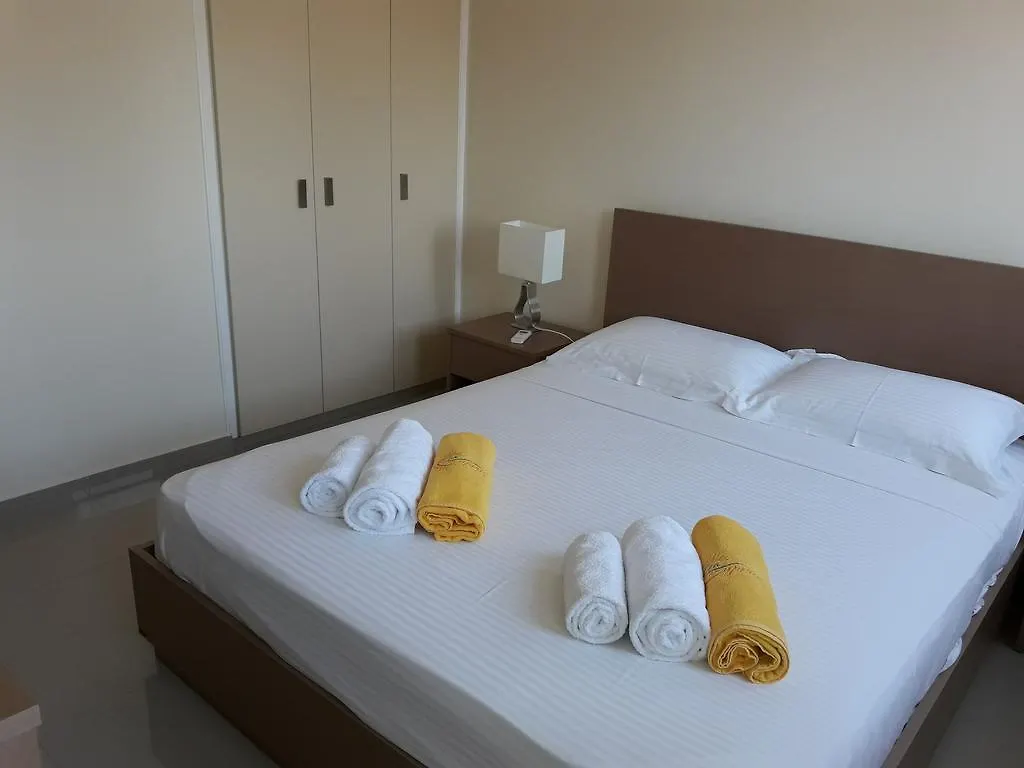 32 Hill Court Apartment Larnaca 0*,